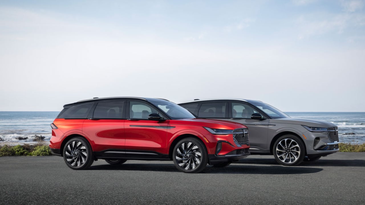 Lincoln Nautilus en sus dos versiones, una de ellas es híbrida