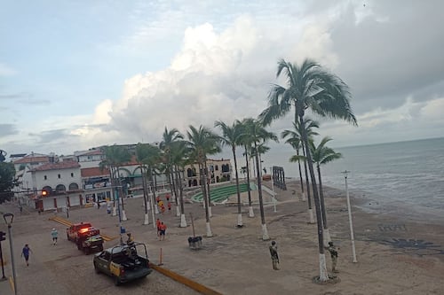 “Priscilla” deja más de 15 afectaciones y playas cerradas en Puerto Vallarta