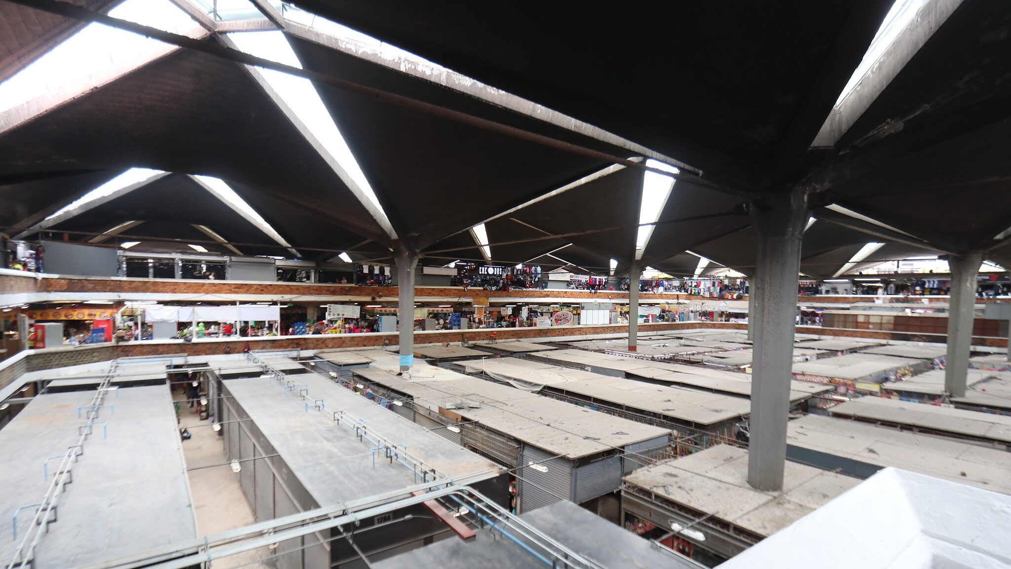En el mercado San Juan de Dios hay cerca de tres mil locales comerciales, de los cuales 426 resultaron dañados a causa del incendio del 31 de marzo en la madrugada.