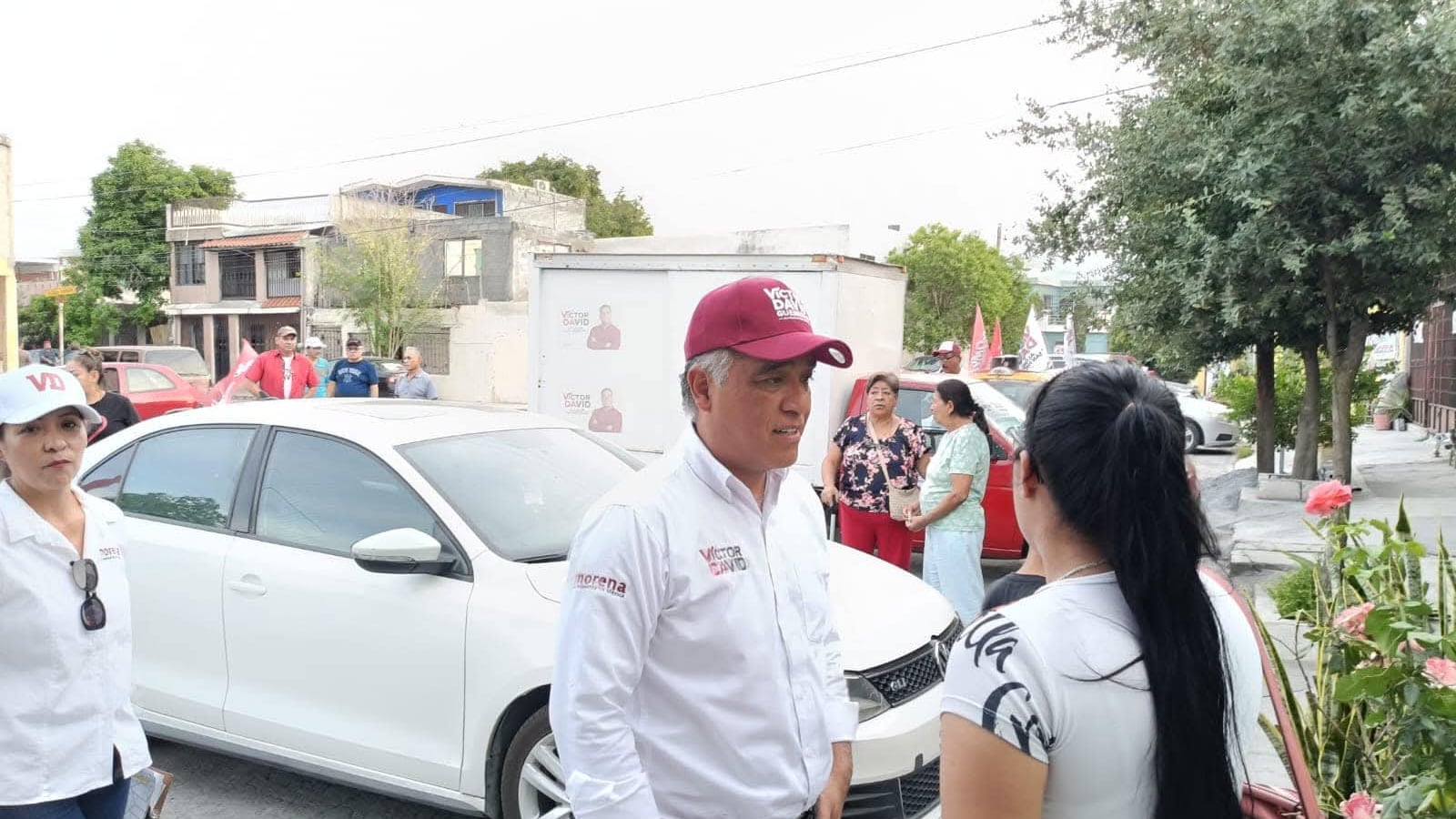 Victor David Guerrero, fundador, prepara el festejo por 13 años.