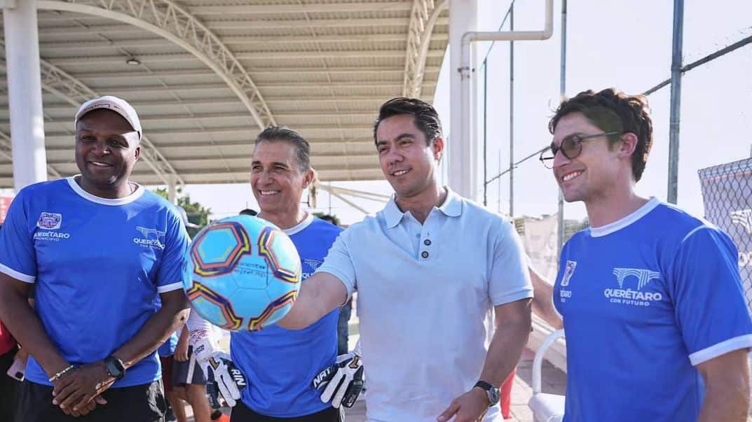 Clínica de fútbol y rehabilitación de Unidad Deportiva.