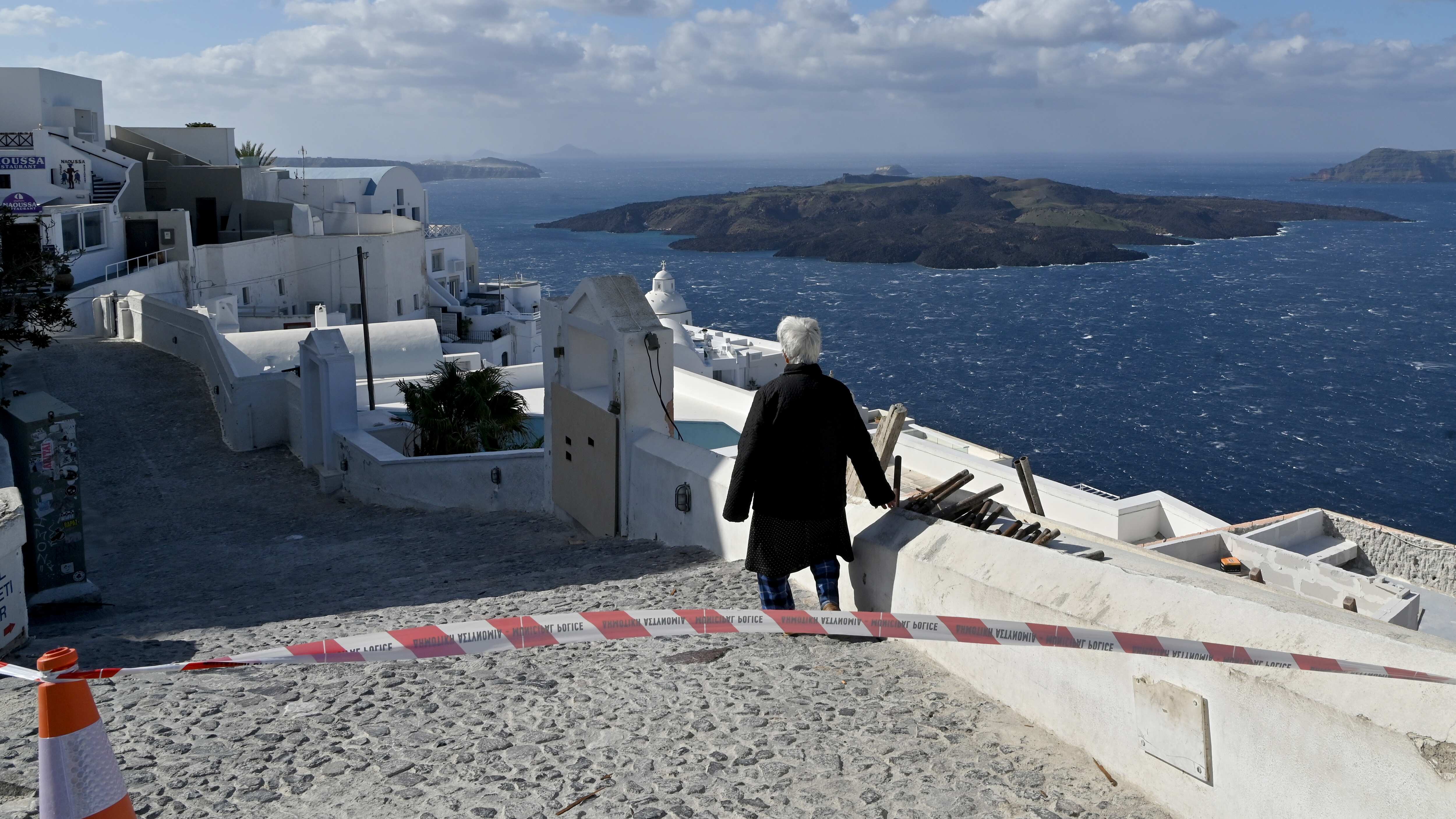 El Gobierno de Grecia decretó estado de emergencia en la isla de Santorini debido a los movimientos telúricos que se han registrado en la zona desde hace casi dos semanas. La medida estará en vigor hasta el próximo 1 de marzo. / Getty Images