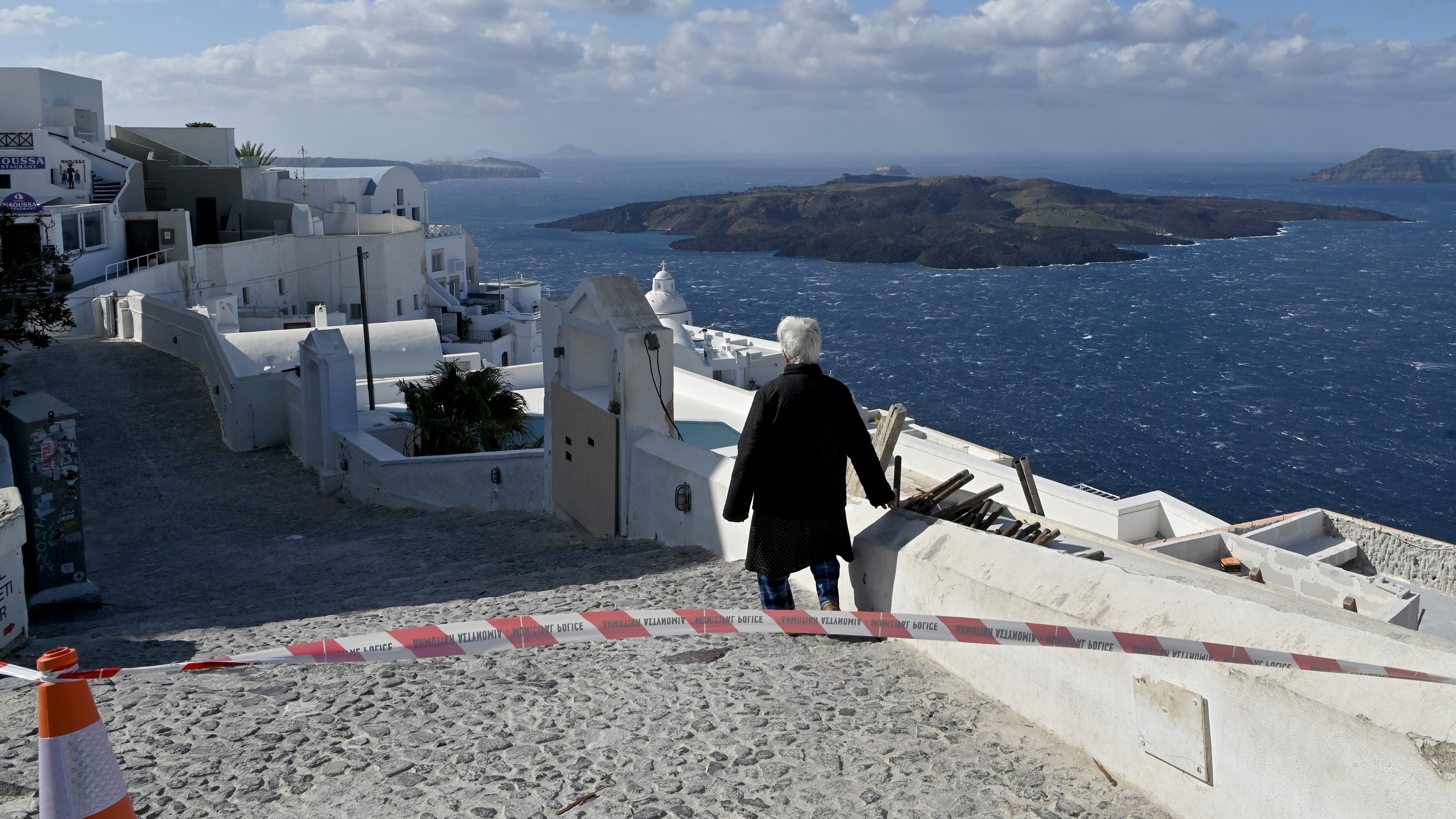 El Gobierno de Grecia decretó estado de emergencia en la isla de Santorini debido a los movimientos telúricos que se han registrado en la zona desde hace casi dos semanas. La medida estará en vigor hasta el próximo 1 de marzo. / Getty Images