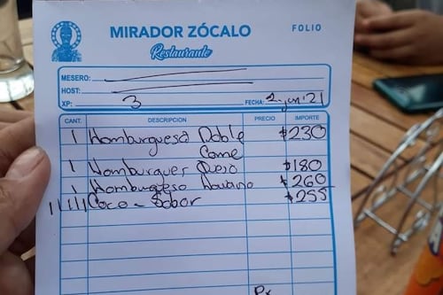 Denuncian supuesta estafa en restaurante del Zócalo de la CDMX