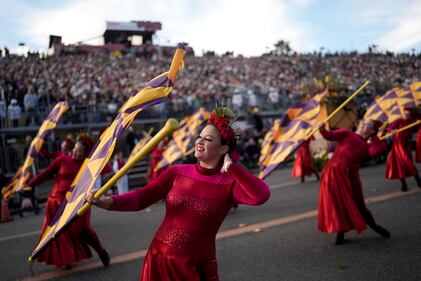 Pasadena le da la bienvenida al año nuevo con su tradicional Desfile de las Rosas.