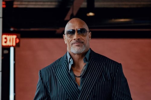 Tras queja, museo cambia tono de piel en figura de cera de Dwayne Johnson