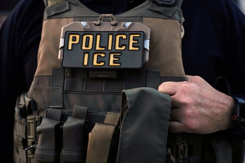 Administración de Donald Trump ordena la deportación inmediata de todos los extranjeros que voten ilegalmente