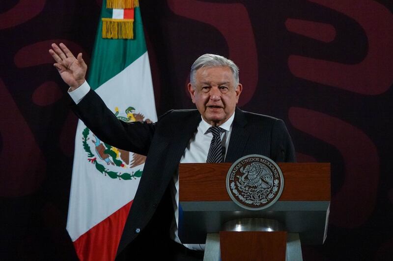 El presidente anunció el aumento del 10% al salario de los maestros.