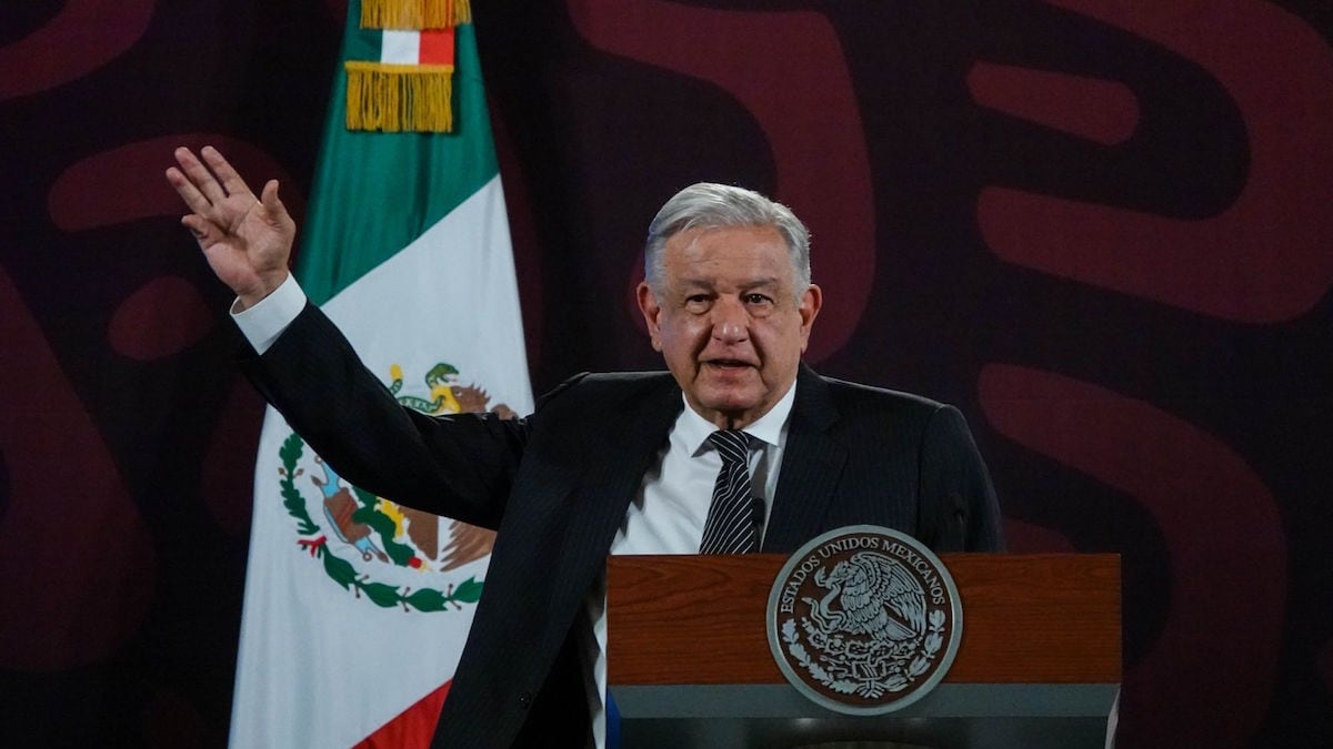 El presidente anunció el aumento del 10% al salario de los maestros.