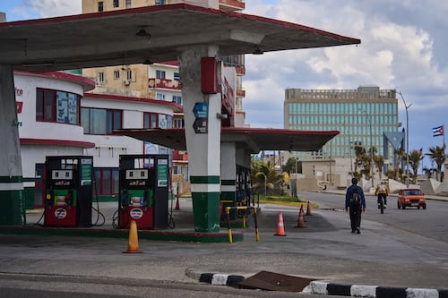 ¿Cuba tiene las horas contadas? Falta de combustible afecta vuelos, bancos y hoteles