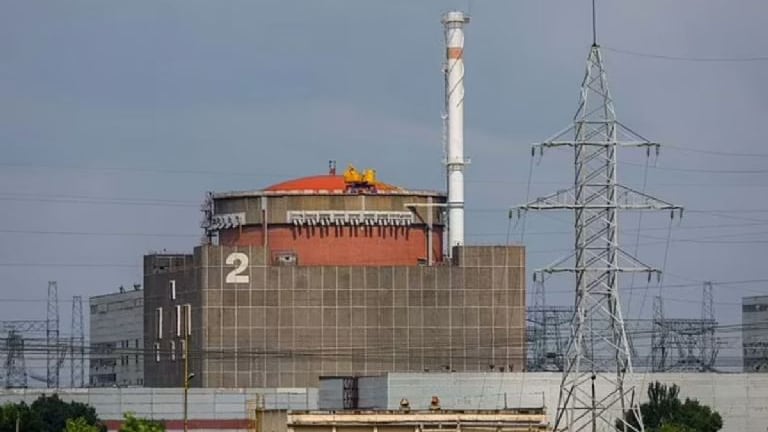 El presidente de Ucrania denunció la presunta colocación de explosivos en las instalaciones para simular un bombardeo.