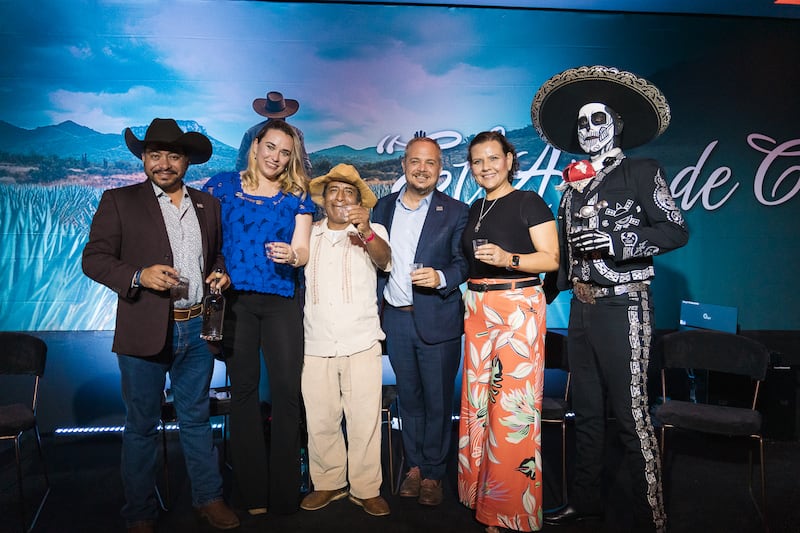 Únete a Mundo Mezcal y conoce las tradiciones milenarias del destilado mexicano