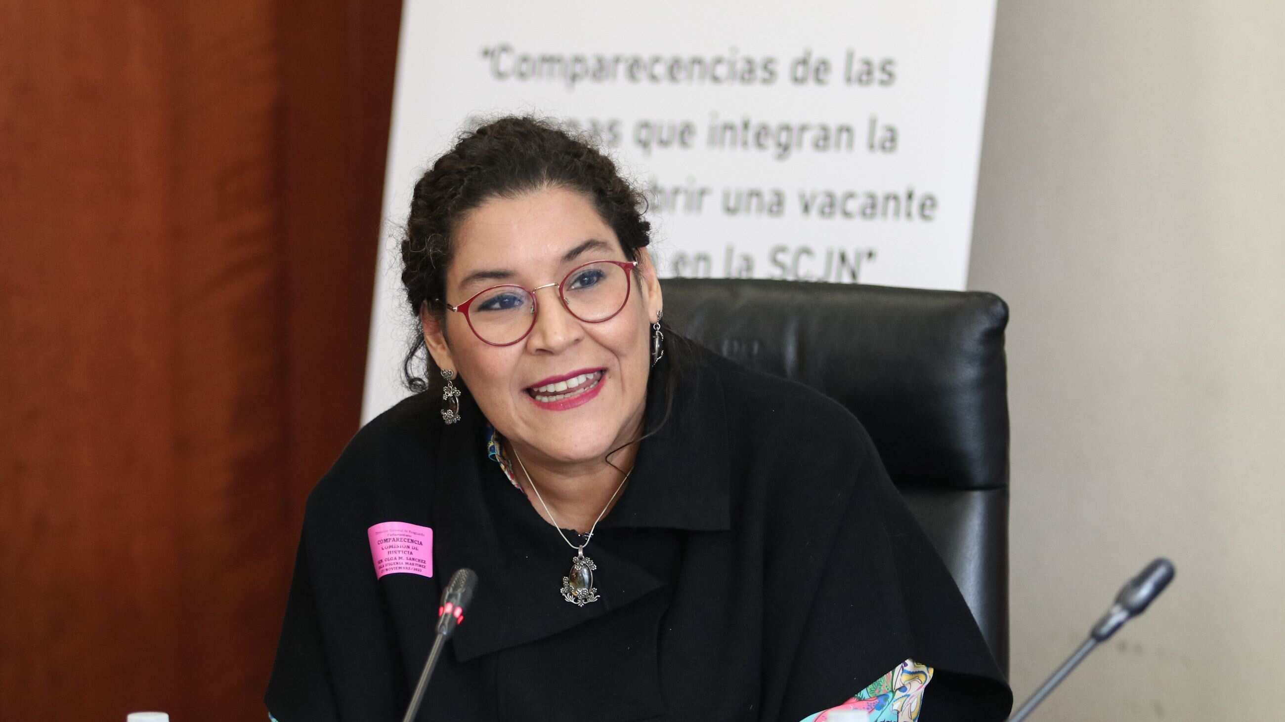 Lenia Batres Guadarrama durante  comparecencia para cubrir la vacante que deja el ministro Arturo Zaldívar lelo de Larrea.