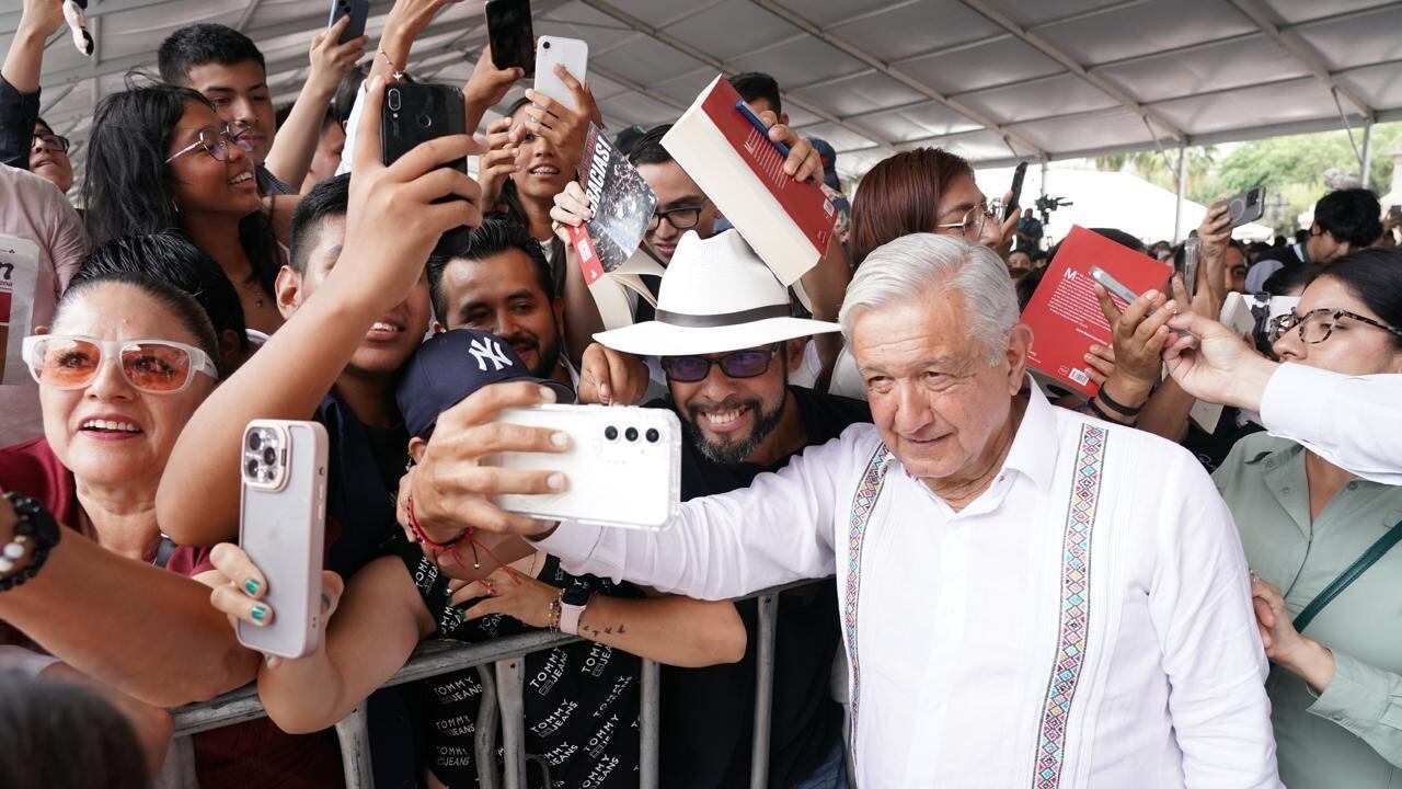 El presidente tuvo oportunidad de convivir con sus simpatizantes en la Macro.