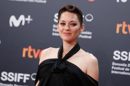 ¿Johnny Depp o Brad Pitt? Quién sería el romance ficticio de Marion Cotillard