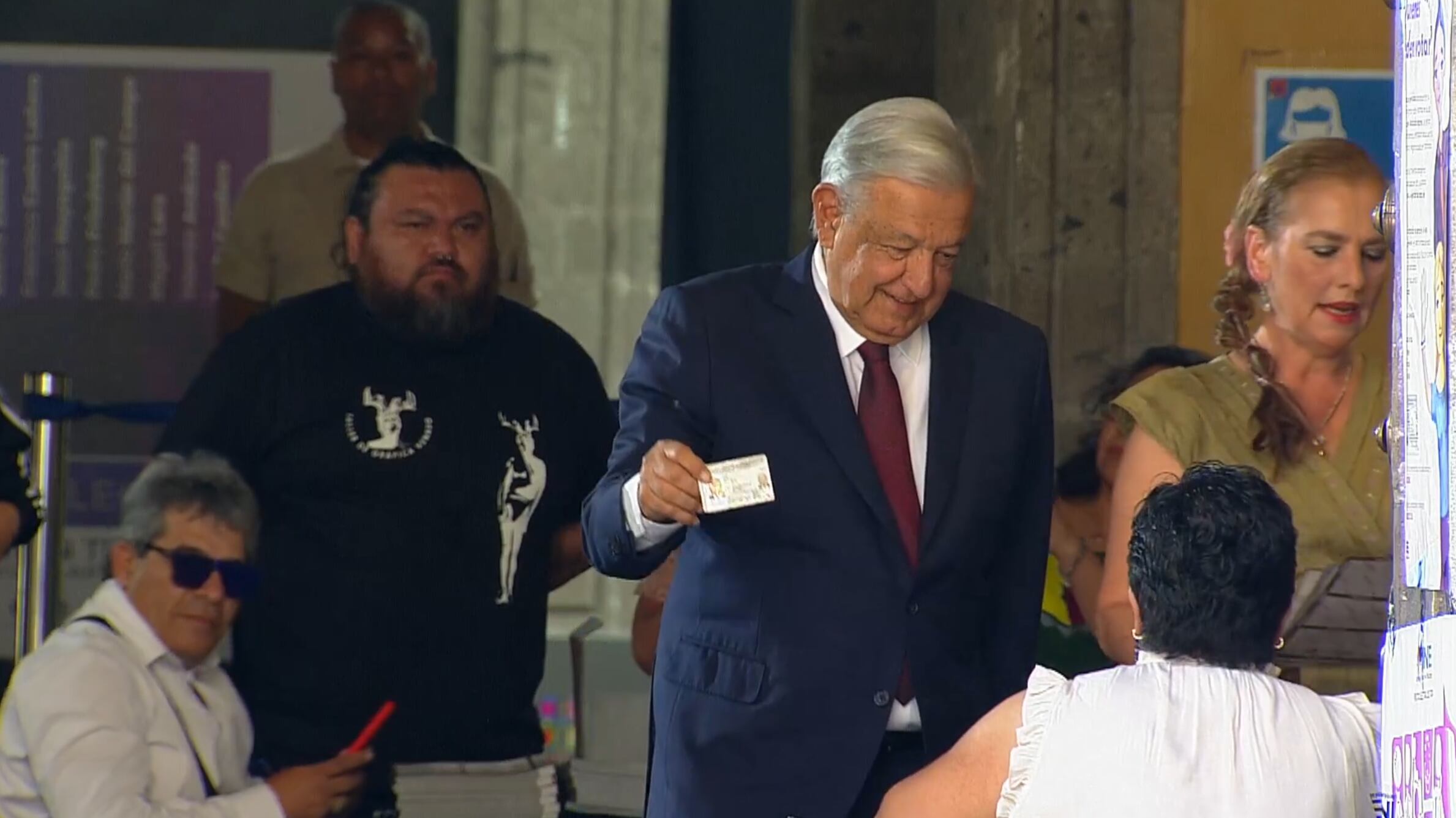 El presidente acudió en compañía de Beatriz Gutiérrez Müller. (Especial)