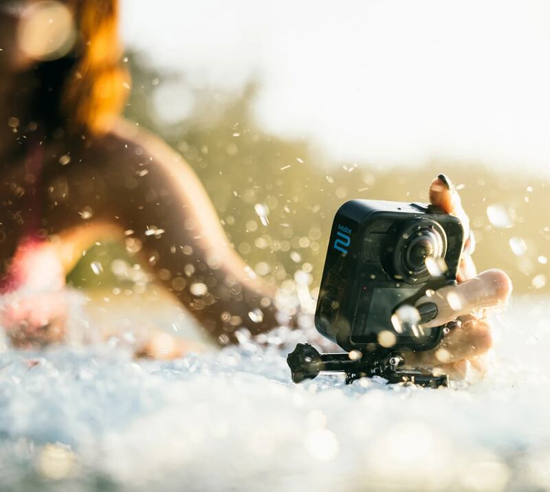 GoPro lanza tres productos que revolucionan el contenido: la cámara MAX2 360 con resolución 8K de verdad y color de 10 bits, la LIT HERO ultracompacta con luz integrada para capturas espontáneas, y el gimbal Fluid Pro AI con seguimiento por IA