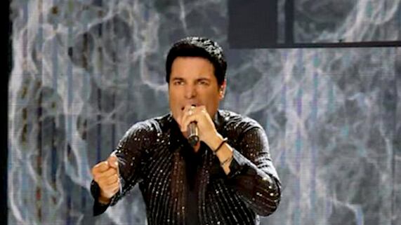 El cantante brindó un memorable show