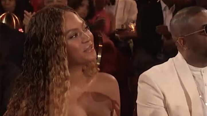 La cantante llegó tarde a la gala de los Grammy 2023.