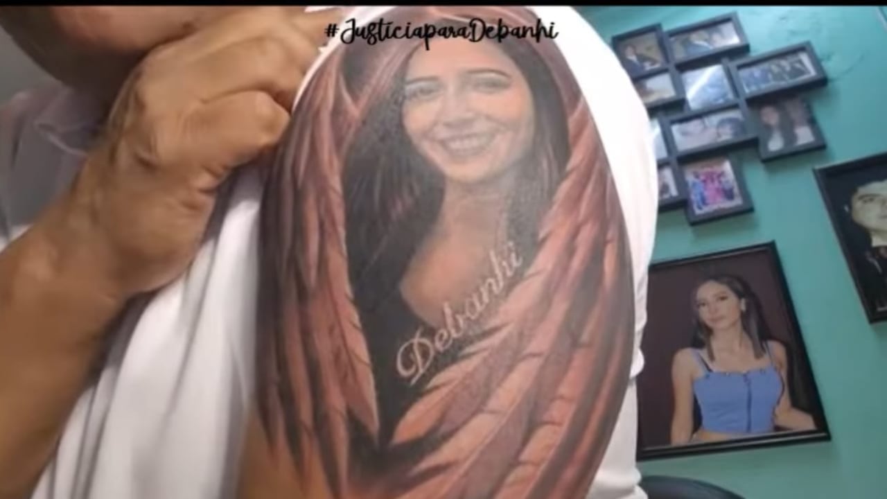 Fue en un local de Apodaca donde se sometió al proceso de realizarse en tatuaje.