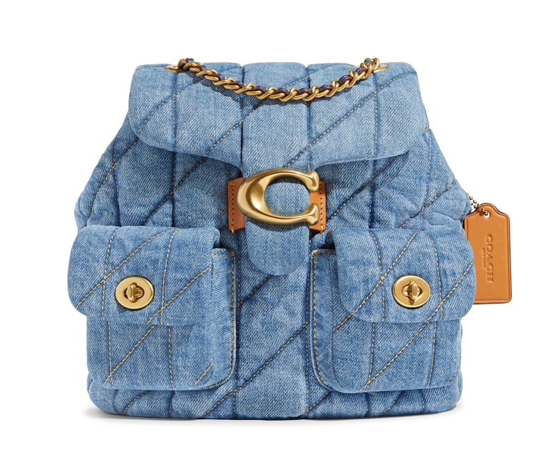Celebra a mamá con bolsos que combinan elegancia y personalidad. Descubre nuestra selección de regalos para mujeres que viven la moda con autenticidad