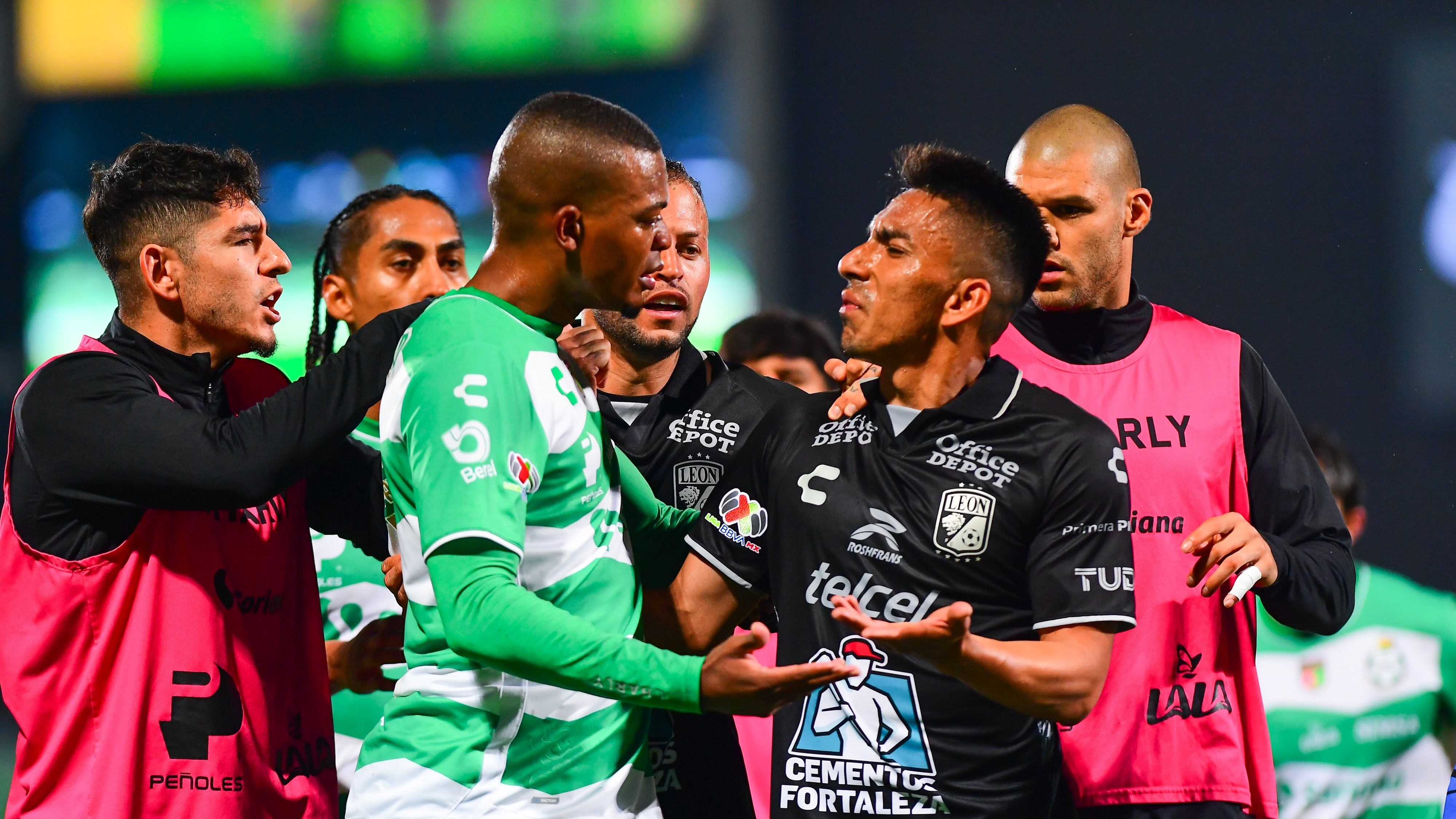 Harold Preciado lucha por el campeonato de goleo de la Liga MX con 8 goles en 12 partidos.