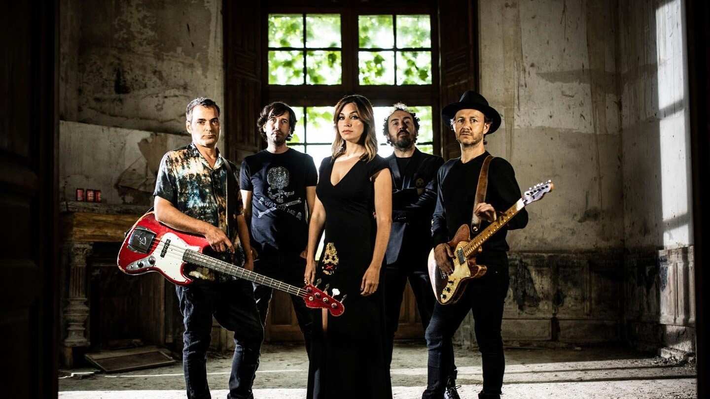 Luego de 17 años, tras ocupar el lugar de Amaia Montero, Leire Martínez se separa de La Oreja de Van Gogh.