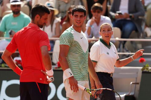 Djokovic avanza a final de Roland Garros tras vencer a un lesionado Alcaraz