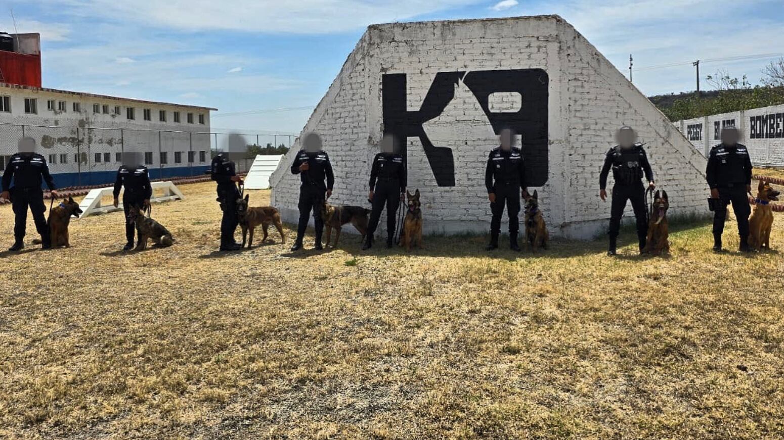 Ocho elementos caninos se sumaron al a seguridad pública.