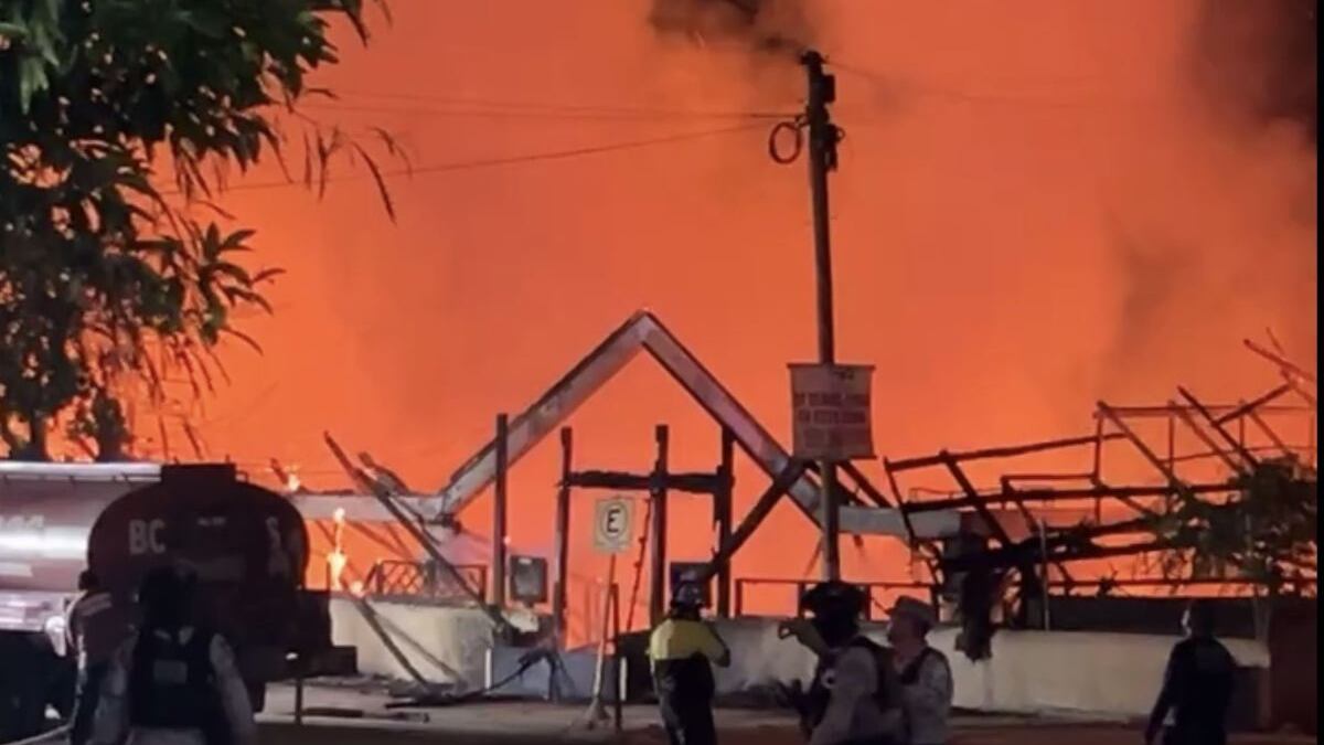 La Cabaña restaurante icónico de Caleta incendiado por grupo criminal en Acapulco
