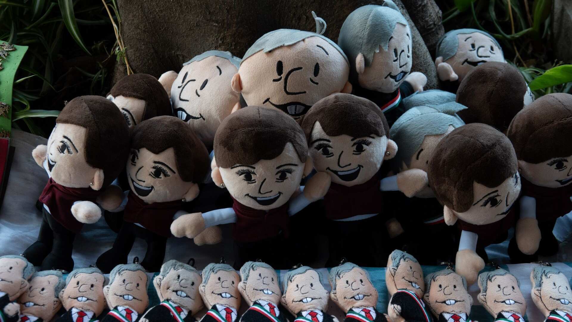 Los muñecos se han comercializado en los actos de precampaña de la candidata de Morena. (Cuartoscuro)