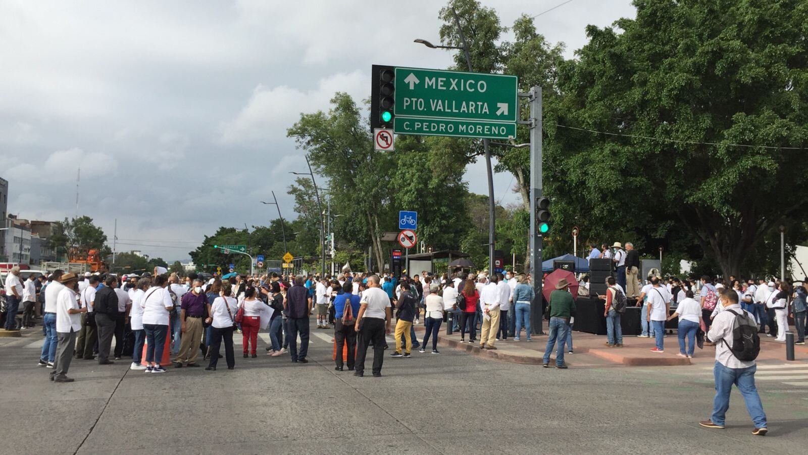 La protesta se realizó en el cruce de Federalismo y Juárez, causando severos problemas de movilidad.