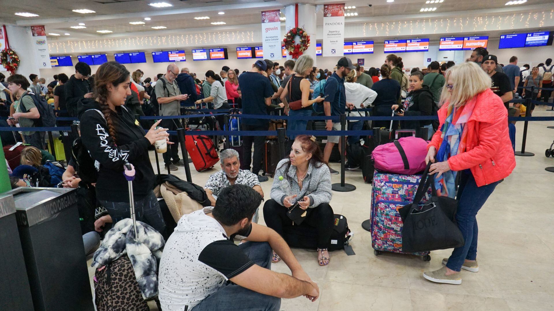 Sobreventa de vuelos tiene que ser compensada por aerolíneas