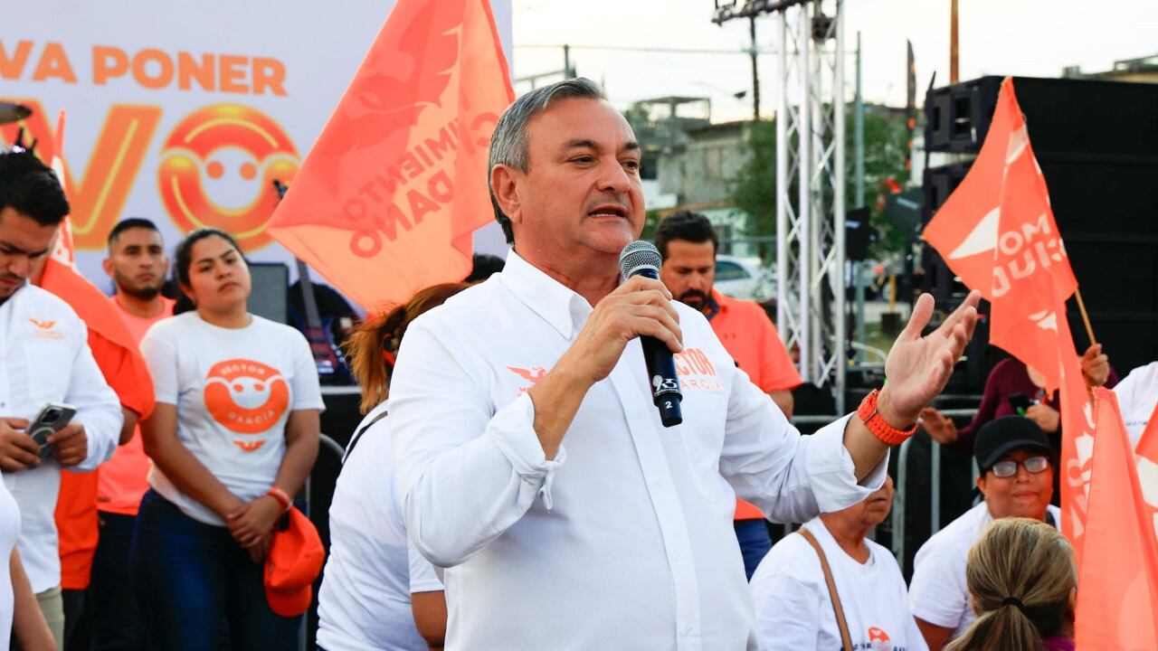 El candidato naranja hizo el compromiso durante una junta vecinal.