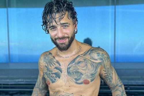 Maluma cumplió la fantasía de muchas y posó ‘ligerito’ de ropa en revista para adultos