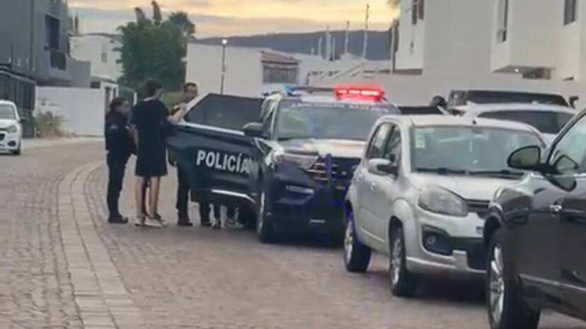 Los menores de edad fueron multados por 10 mil 892 pesos.