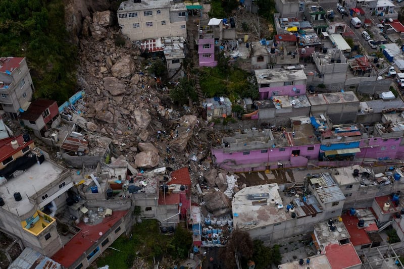 Tomas aéreas de la zona del deslave del Cerro del Chiquihuite en Tlalnepantla de Baz, Estado de México.