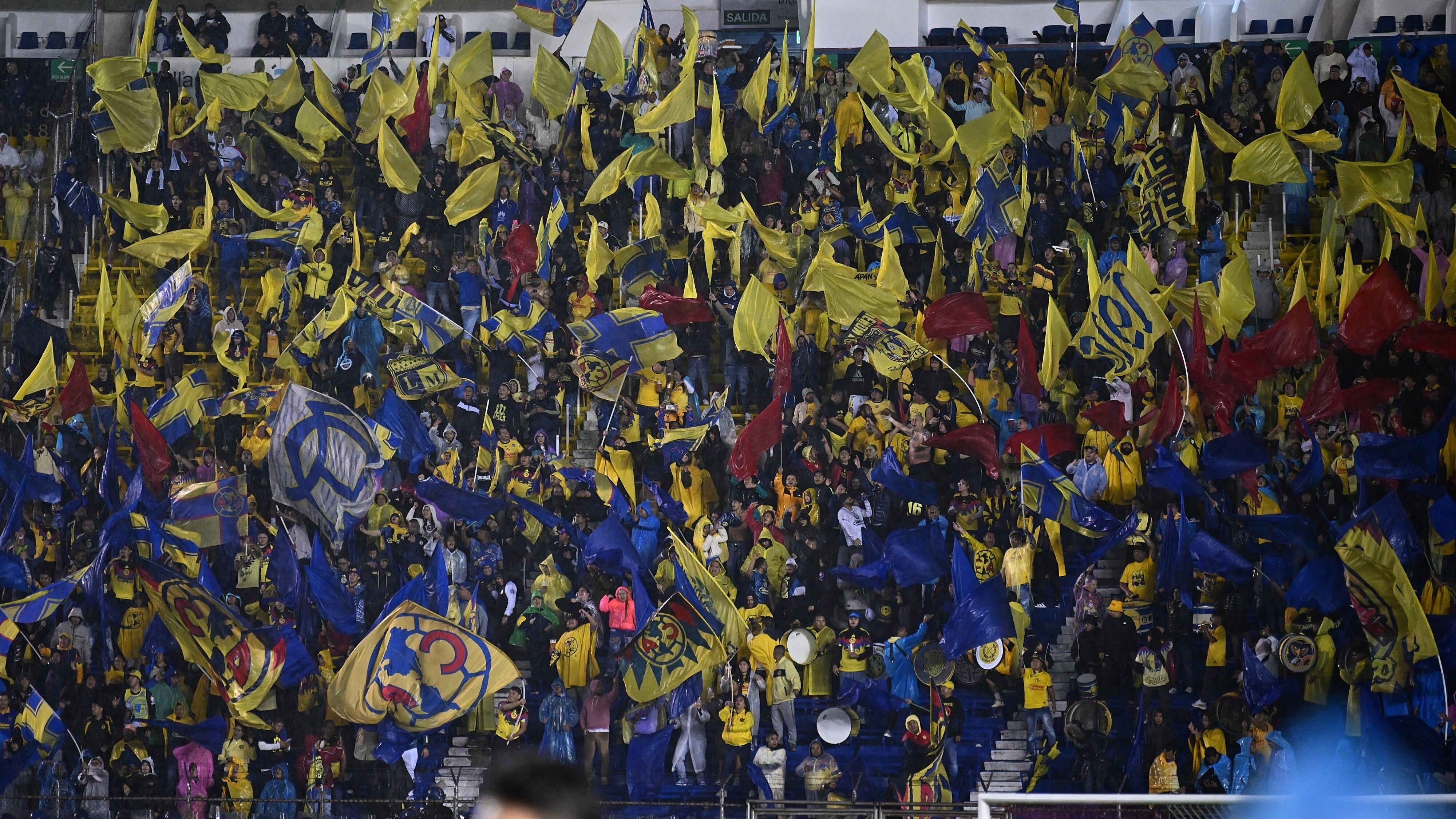 Aficionados del América golpearon a seguidor de Pumas previo al Clásico capitalino.