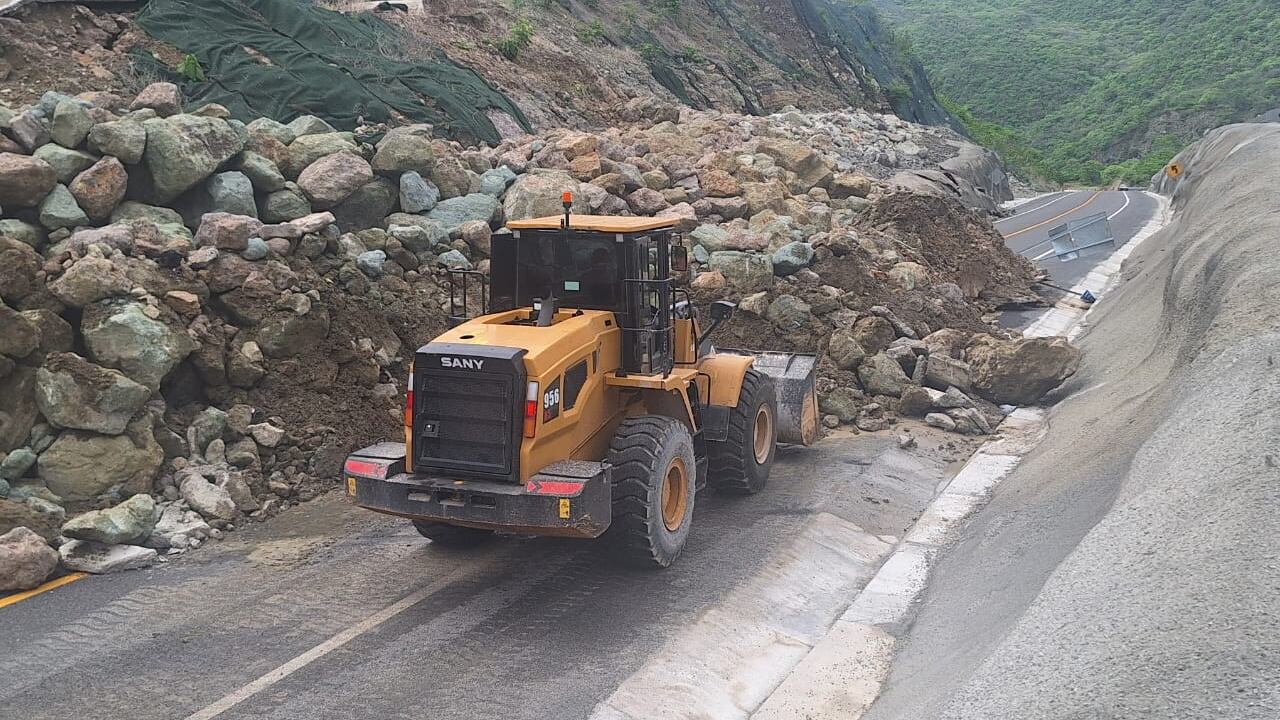 Se atiende derrumbe en la Autopista Mitla–Entronque Tehuantepec en Oaxaca