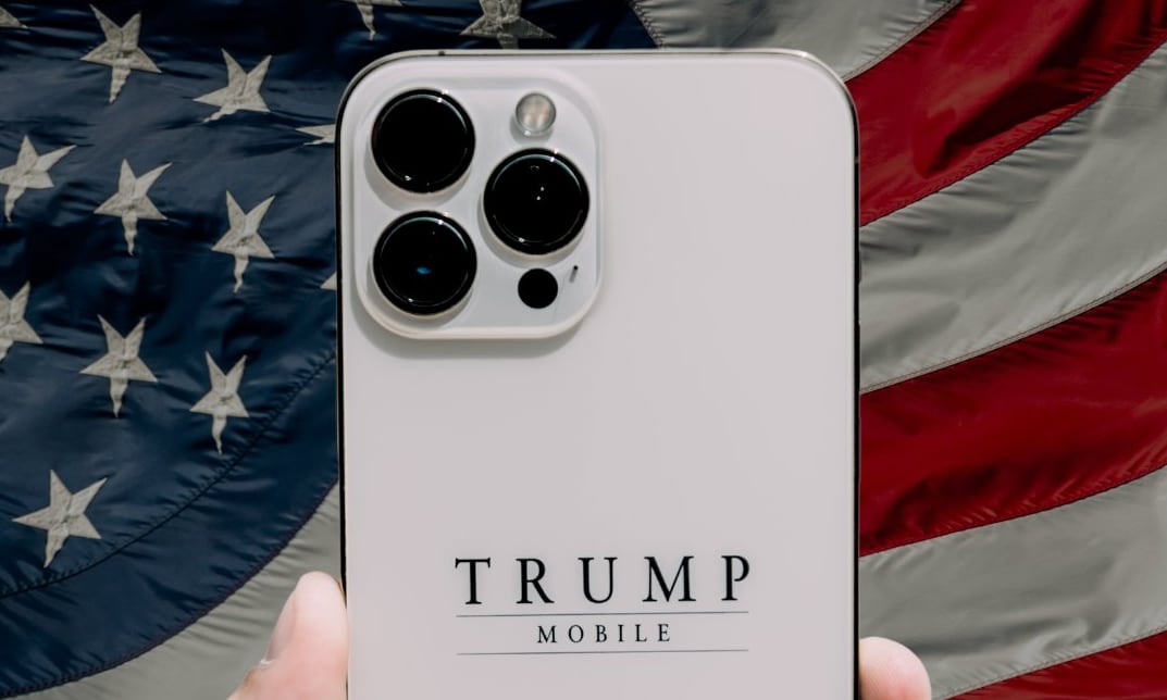 Trump lanza su celular dorado: inicia envío del lujoso T1 Phone en Estados Unidos