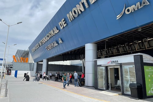 Vuelo Tijuana–Veracruz aterriza de emergencia en Monterrey por amenaza de pasajero armado