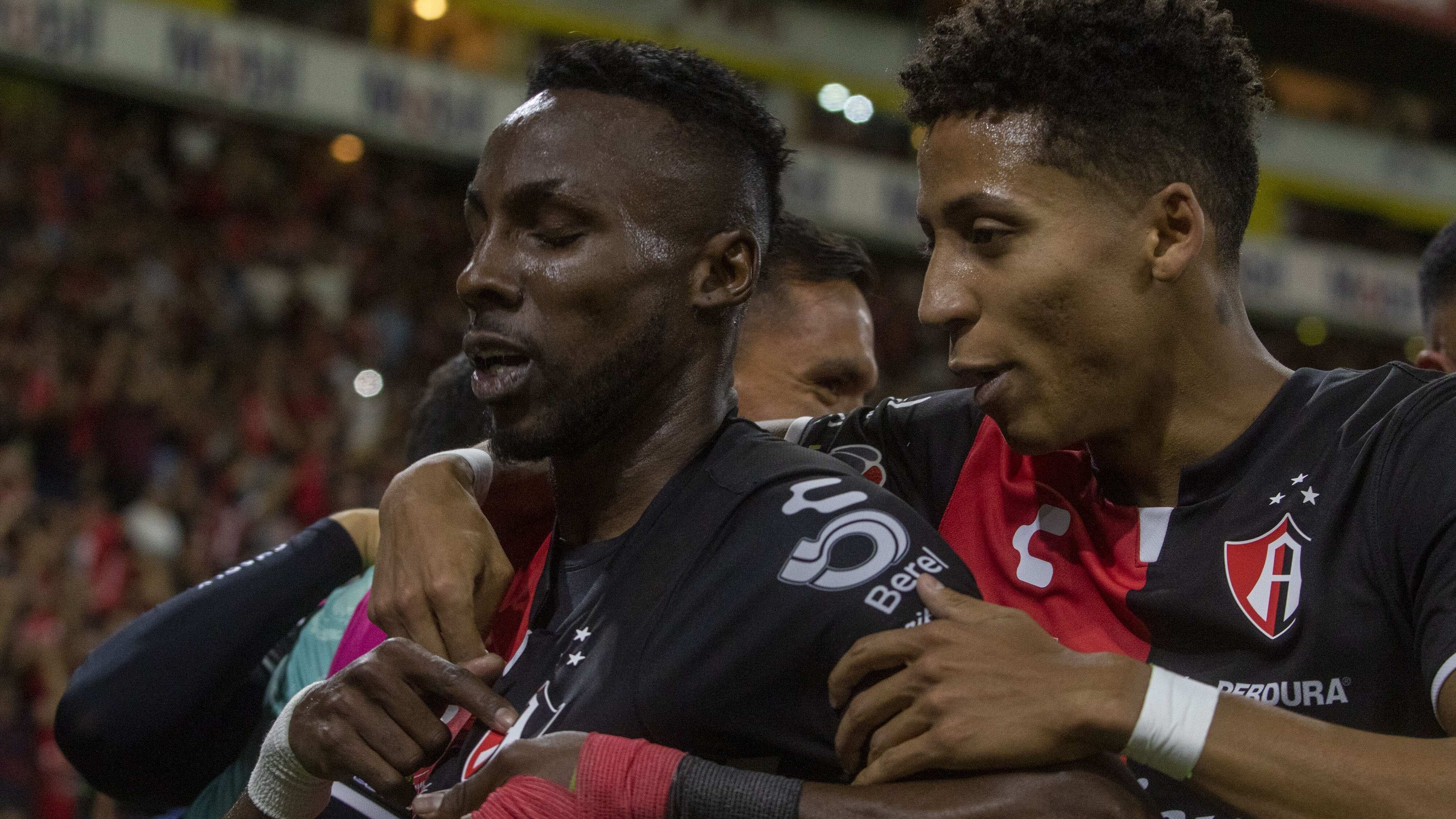 Julián Quiñones brilló en el estadio Jalisco