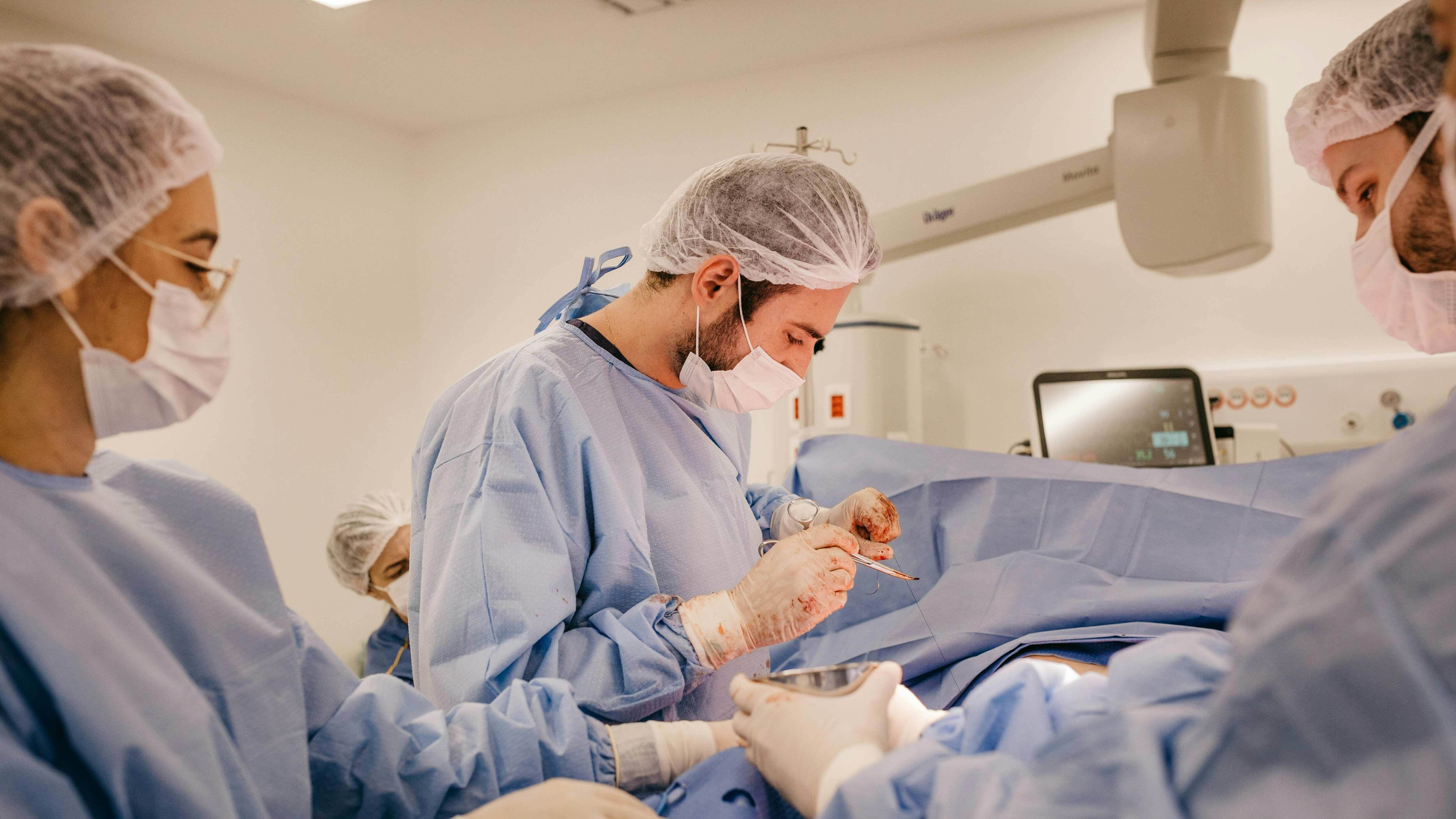 Após cirurgia, policial civil aposentado tem surto e atira em enfermeira no Hospital do Servidor Público de SP