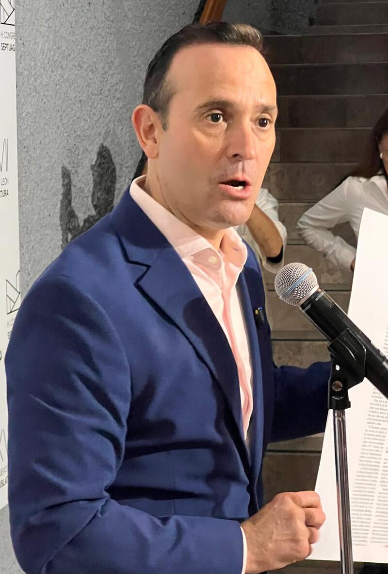 De acuerdo a Carlos de la Fuente muchas personas desconocen a los candidatos.
