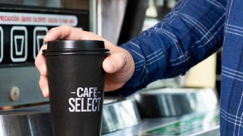 7-Eleven restablece pago con tarjeta en sus sucursales y ofrece café gratis