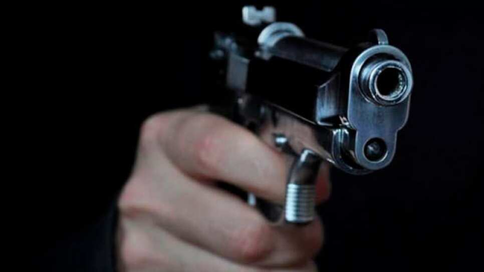 Expolicía judicial y exfiscal son sentenciados por homicidio en Ecuador; uno de ellos era hermano de la víctima