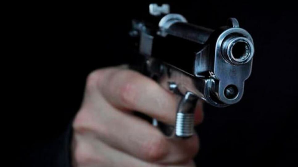 Expolicía judicial y exfiscal son sentenciados por homicidio en Ecuador; uno de ellos era hermano de la víctima