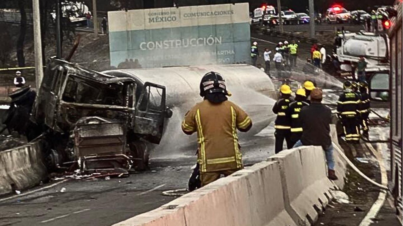 Pipa de la empresa Silza que explotó en Iztapalapa