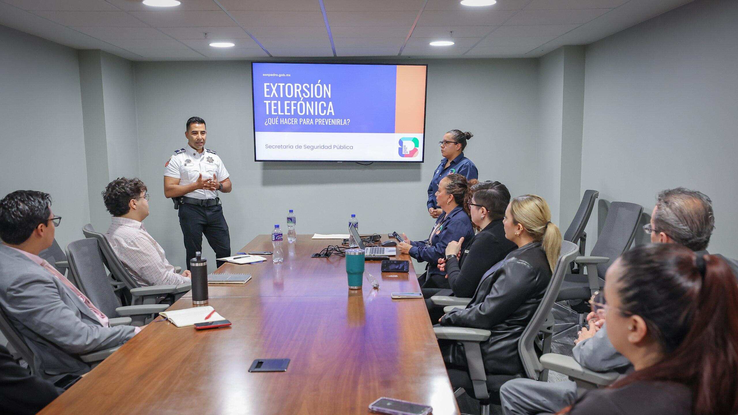 Los empleados de los hoteles participaron en dinámicas sobre posibles casos de extorsión.