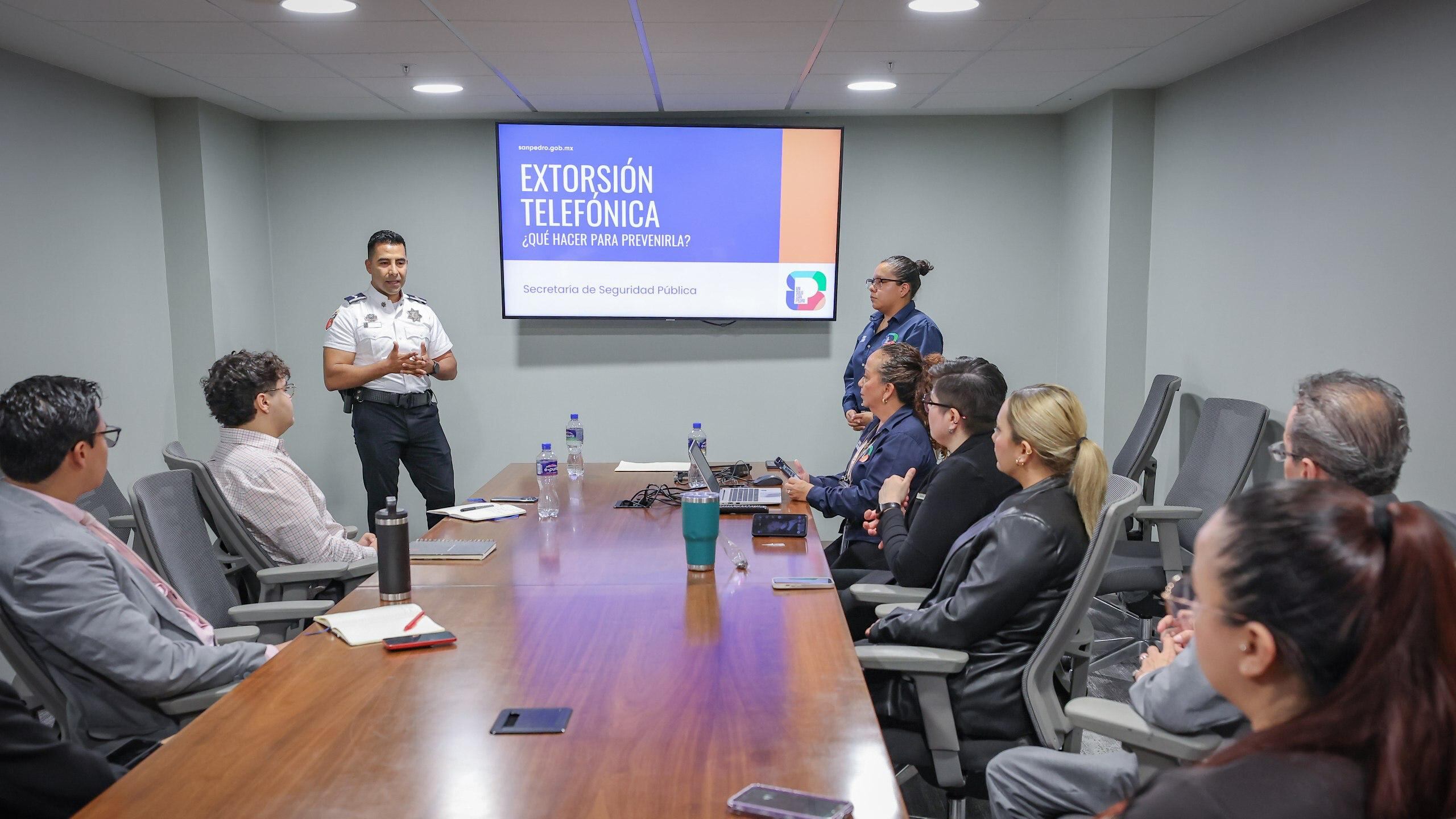 Los empleados de los hoteles participaron en dinámicas sobre posibles casos de extorsión.